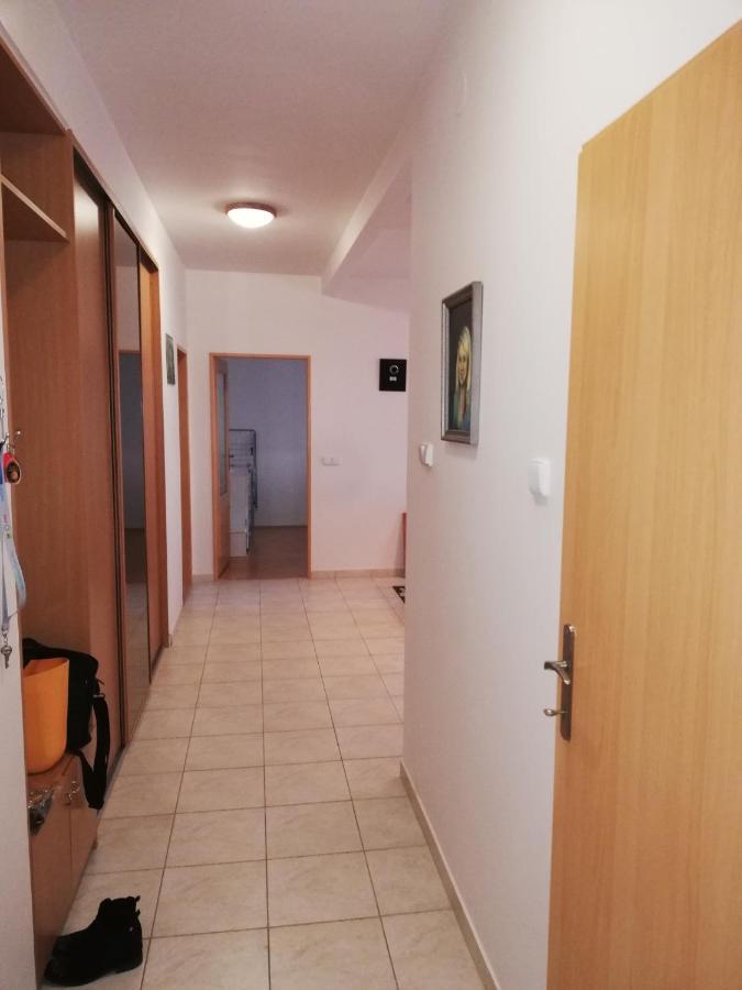 Plně vybavený apartmán Apartamento Kojetín Exterior foto